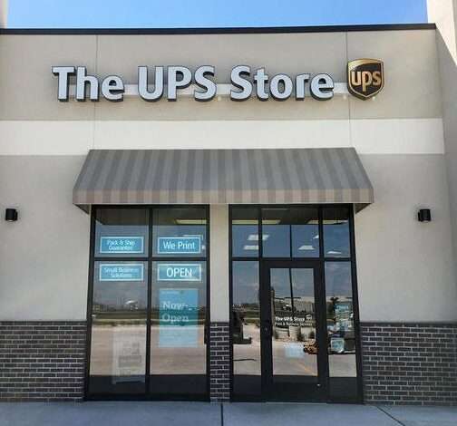 ups store fargo